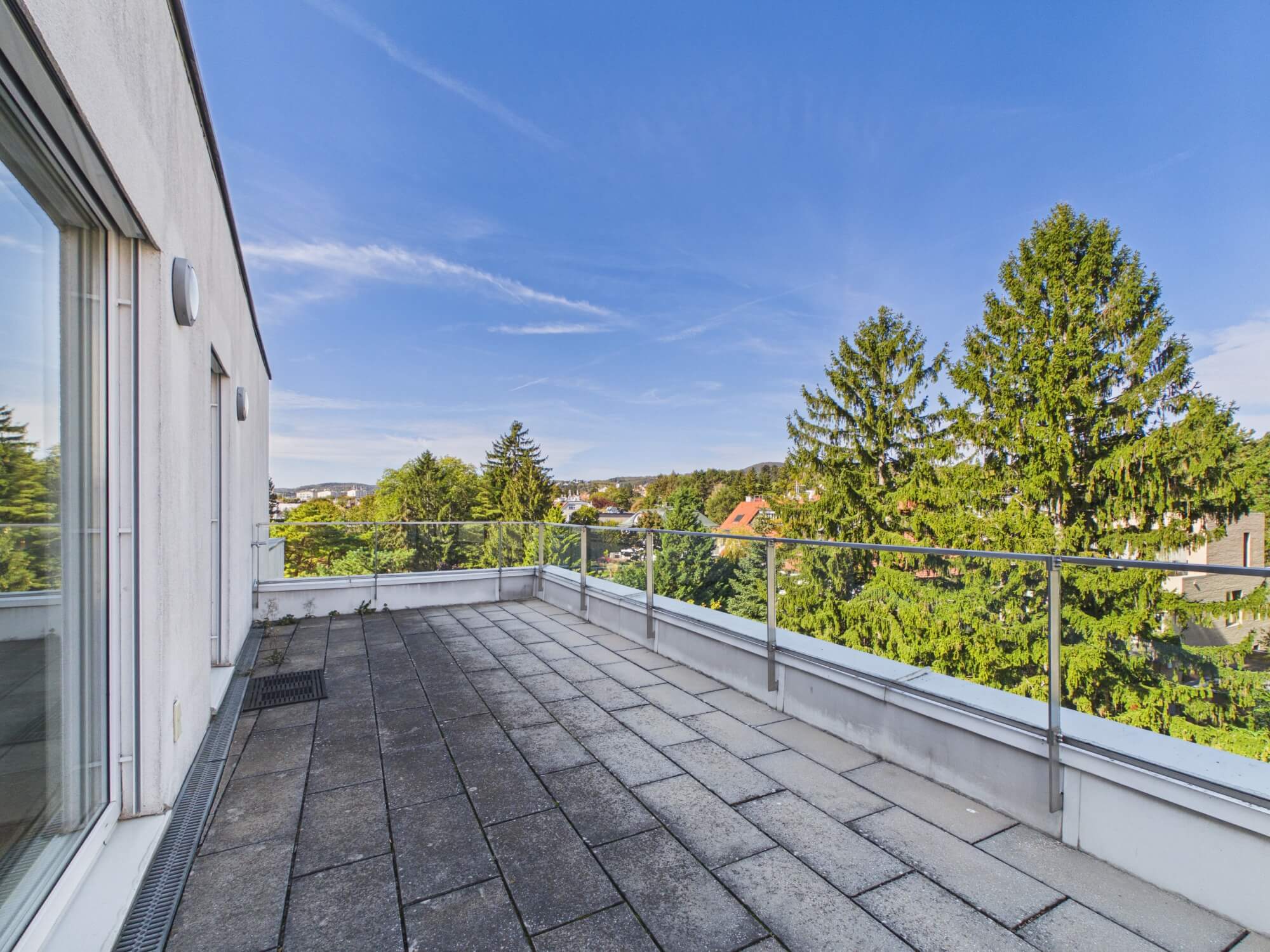 Modern 4-bedroom penthouse apartment with a rooftop terrace
