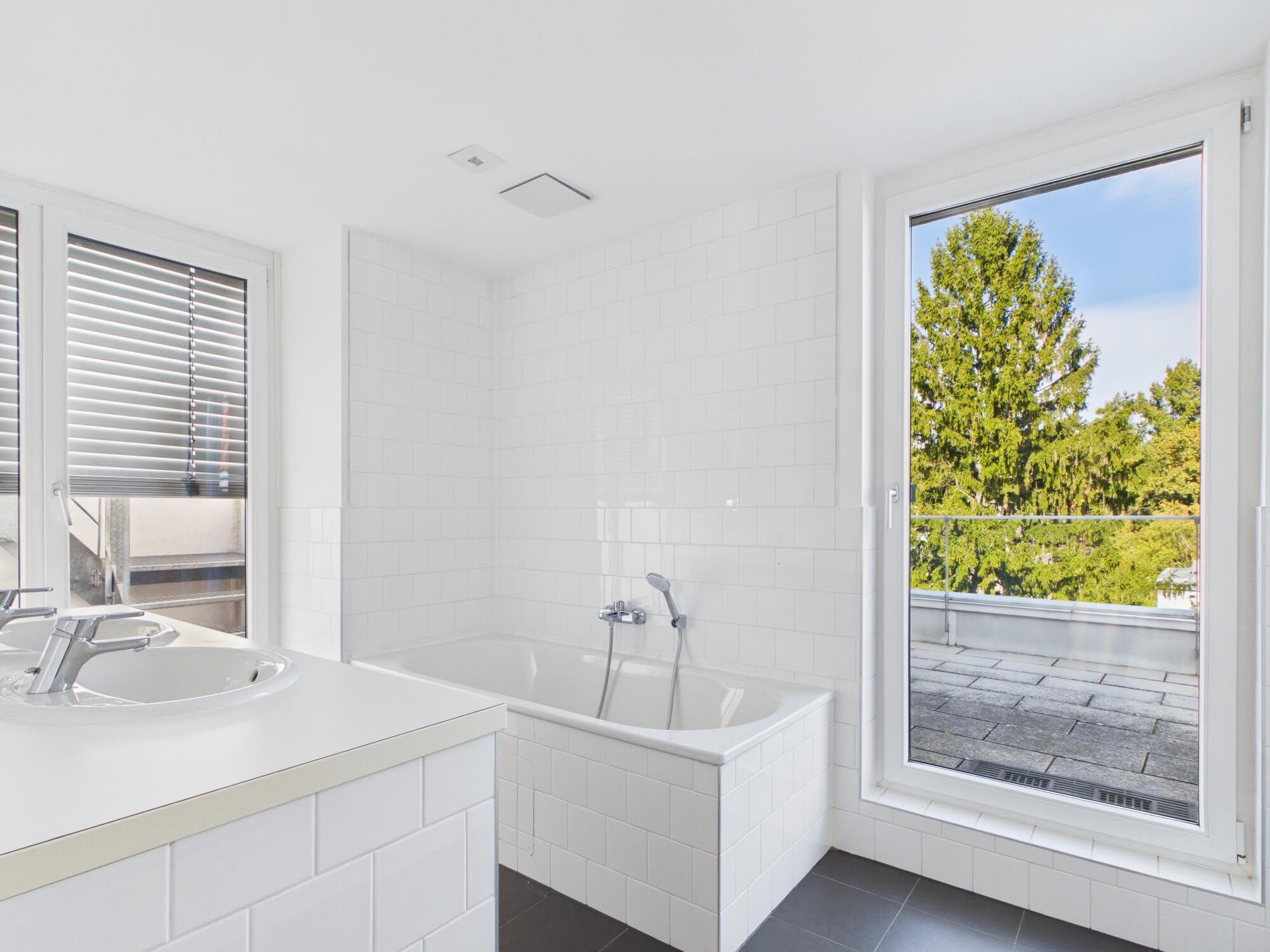 Modern 4-bedroom penthouse apartment with a rooftop terrace