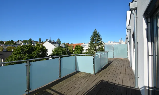 Schöne Terrassenwohnung mit Pool und Wellness bereich