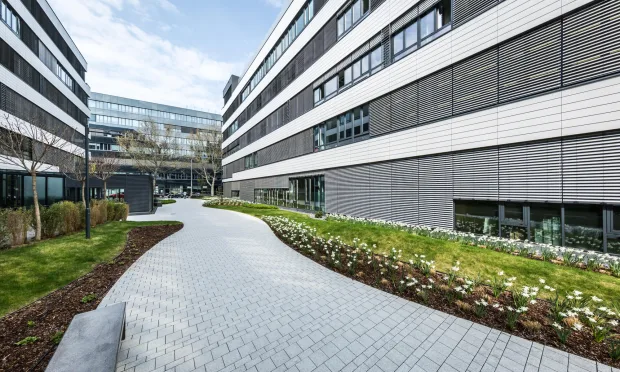 EURO PLAZA 5 - Modernes Arbeiten mit Campus-Feeling