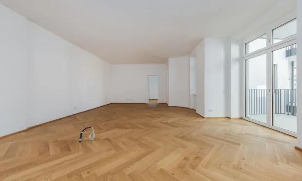 4-Zimmer-Altbau mit Balkon und Garage