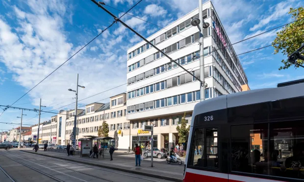 Campus 11 – Ihr neuer Bürostandort mit U3-Anschluss & Supermarkt direkt im Haus