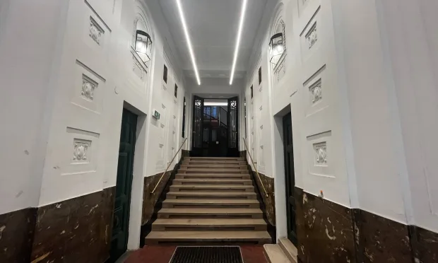 Lichtdurchflutetes Altbau-Büro nahe Mariahilfer Straße