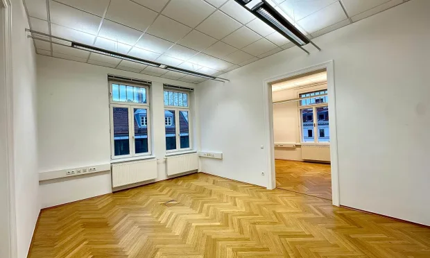 Lichtdurchflutetes Altbau-Büro nahe Mariahilfer Straße