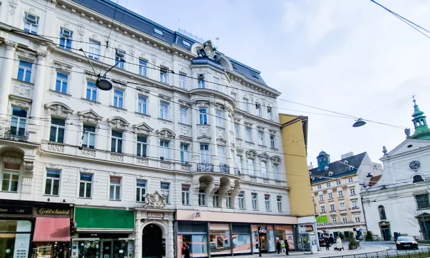 Charmante Altbauwohnung mitten im vierten Bezirk, hofseitig und ruhig