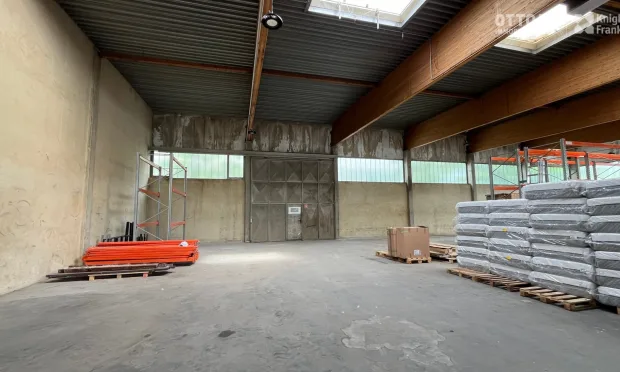 Optimal gelegene Betriebsobjekt mit Lager- und Bürofläche