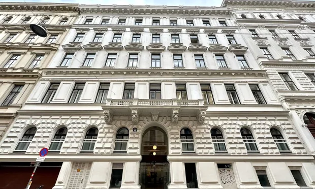 Prestigious old building office near the Museumsquartier