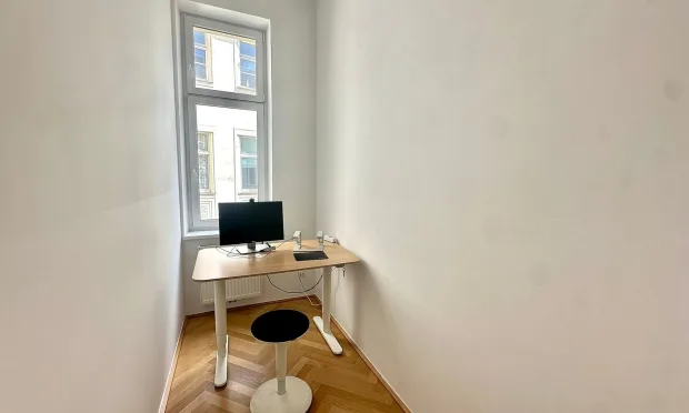 Lichtdurchflutetes Altbau-Büro nahe Mariahilfer Straße