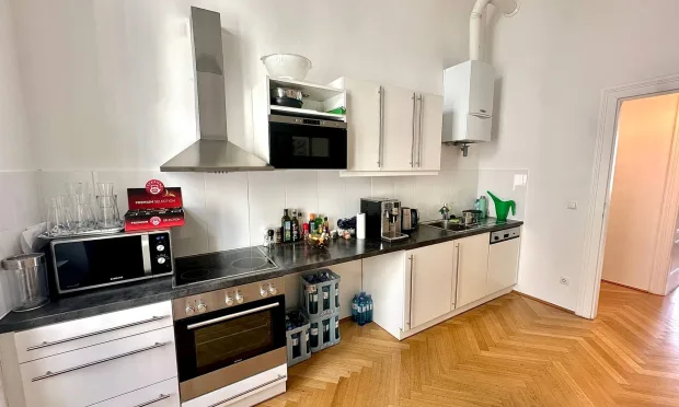 Lichtdurchflutetes Altbau-Büro nahe Mariahilfer Straße