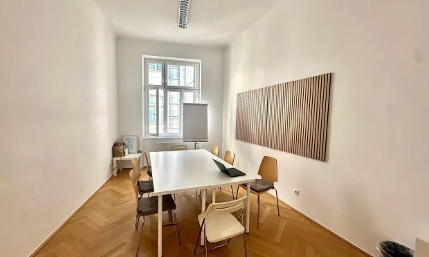 Lichtdurchflutetes Altbau-Büro nahe Mariahilfer Straße