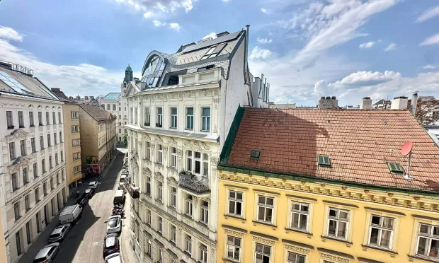 Lichtdurchflutetes Altbau-Büro nahe Mariahilfer Straße