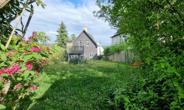 Modern single-family home with garden for rent in Dornbach