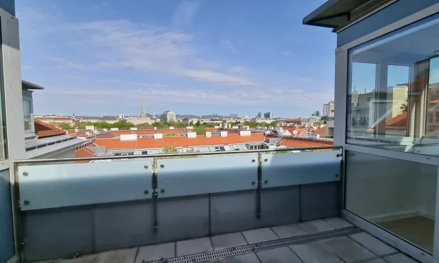 Stilvolle Dachgeschosswohnung mit Terrasse in unmittelbarer Nähe des Stadtparks