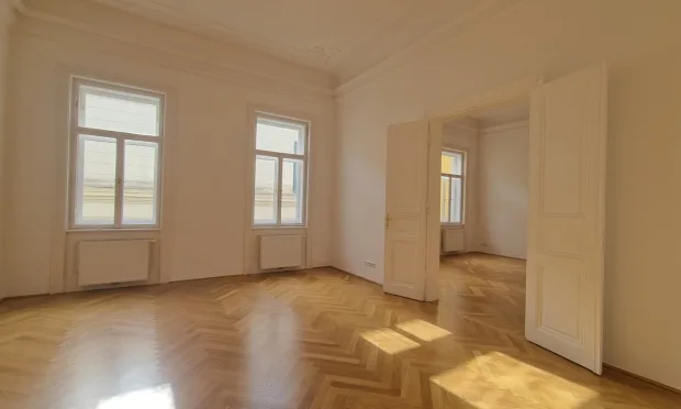 Charmante Altbauwohnung mitten im vierten Bezirk, hofseitig und ruhig