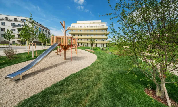 Neubau-Erstbezug mit großzügigen Außenflächen im Grünen