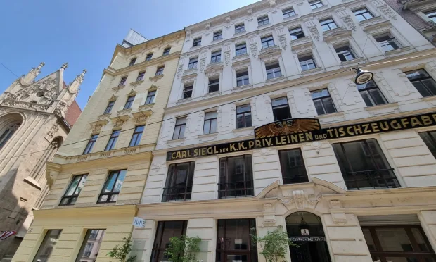 Classic period building, 6 rooms, near Judenplatz – available for long-term (unlimited) rent