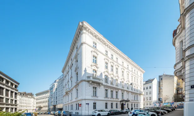 10-room period apartment in a city palace