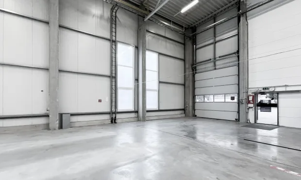 Moderne Lagerhalle im Wiener Norden