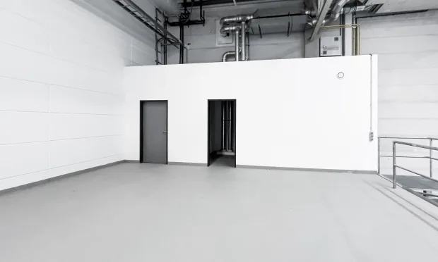 Moderne Lagerhalle im Wiener Norden