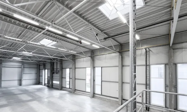 Moderne Lagerhalle im Wiener Norden