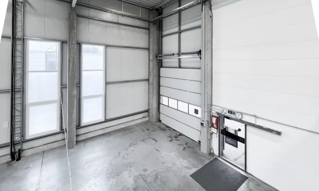 Moderne Lagerhalle im Wiener Norden