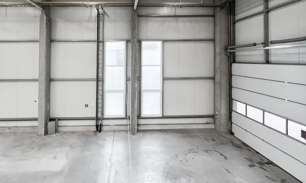 Moderne Lagerhalle im Wiener Norden