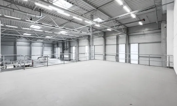 Moderne Lagerhalle im Wiener Norden