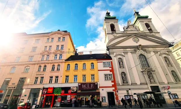 Mitten am Rochusmarkt - erstklassig ausgestattete Altbauwohnung mit Air condition