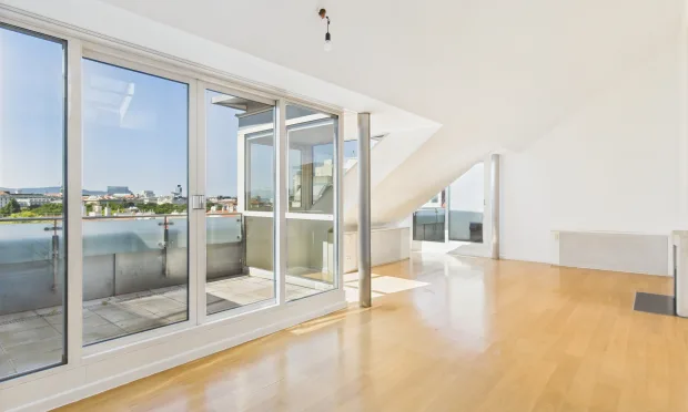 Stylish Penthouse Apartment with Terrace in Immediate Proximity to the City Park