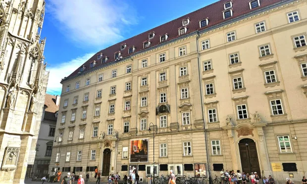 Dachgeschossbüro mit Terrasse und Blick auf den Stephansdom!