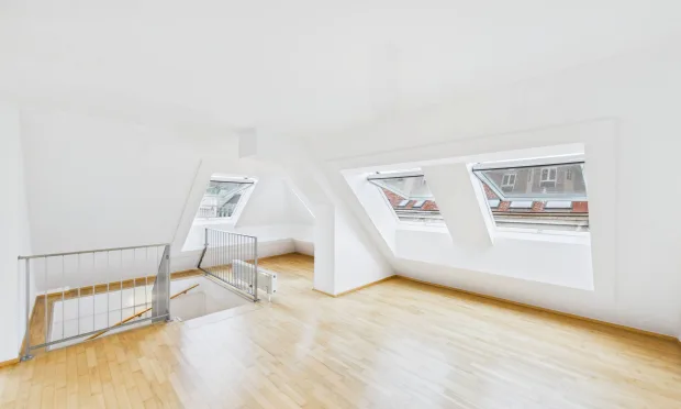 Two-room maisonette with outdoor space and parking spot in Hernals.
