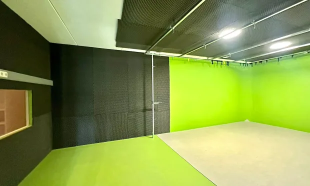 Büro-Lager-Kombi mit großzügiger Grünfläche