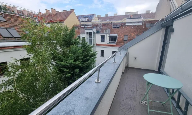 teilmöblierte Dachgeschoß Wohnung, 2 Zimmer mit Terrasse