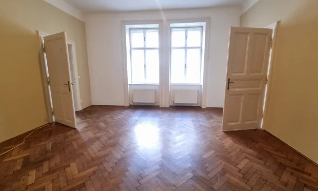 3 Zimmer Altbauwohnung in einem Stadt Palais
