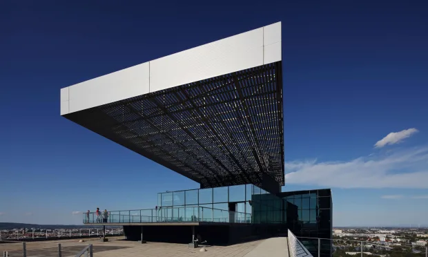 Moderne Büros mit Weitblick - SATURN TOWER