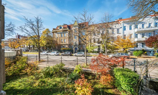 Old building apartment in need of renovation in a prime location of Ober St. Veit