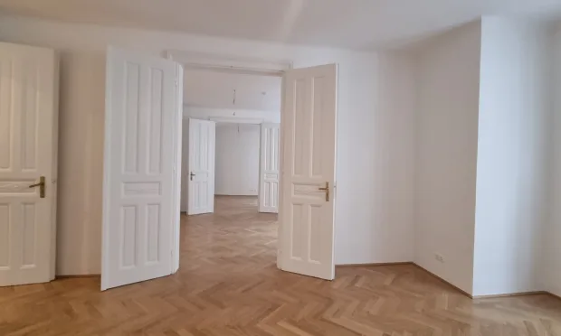 First occupancy after renovation, classic period building, 5 rooms