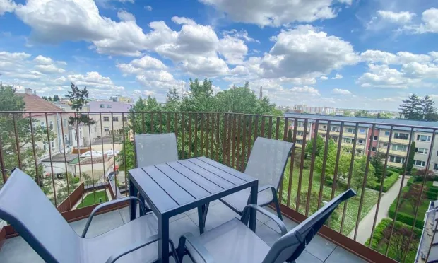 Dachgeschoßwohnung möbliert mit Balkon