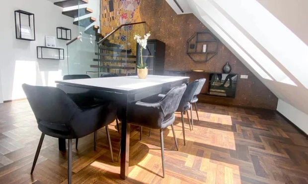 Dachgeschoßwohnung möbliert mit Balkon