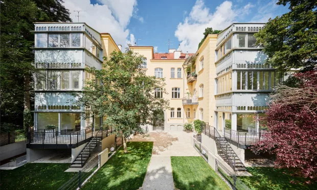 Zeitlose Eleganz in historischem Ambiente! Exklusive Wohnung in prunkvoller Stadtvilla!