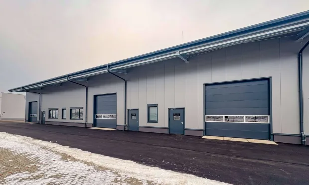 Neubauhalle im Norden von Wien