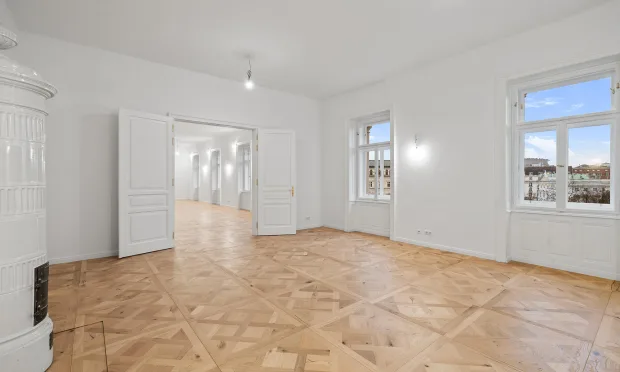 High-quality period apartment with a unique view of the Palace of Justice