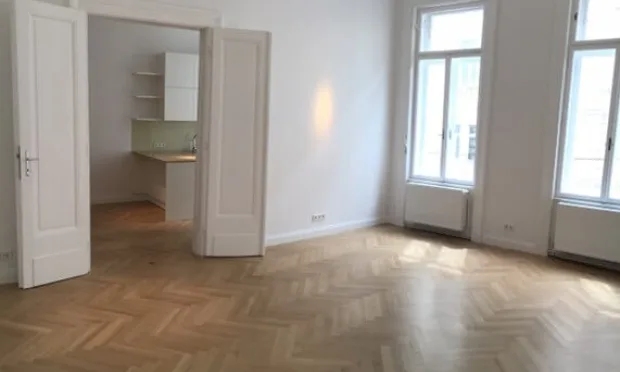 Palais Löwenthal, klassische Altbauwohnung mit Balkon