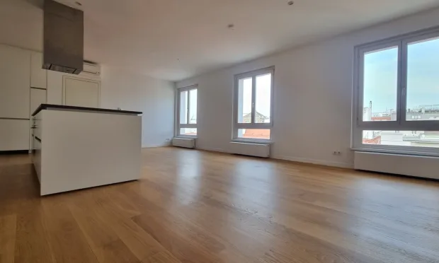 3-room apartment in a city-center palace