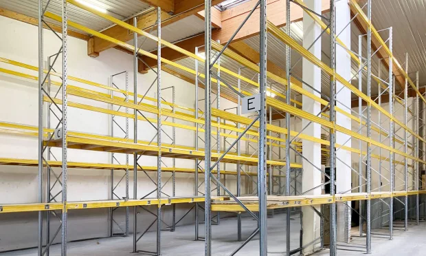 Lagerhalle und kleines Büro in zentrale Lage