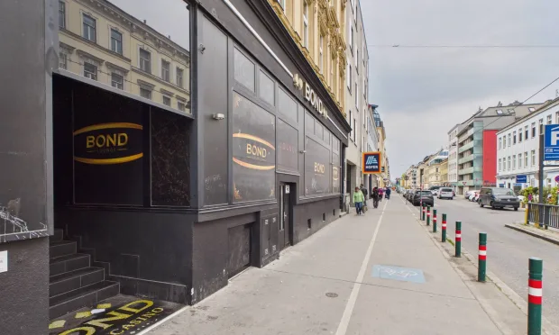 Vielseitige Geschäftsfläche