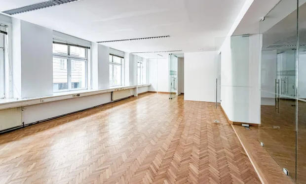 Arbeiten mit Stil – Großzügiges Altbaubüro in gefragter Citylage