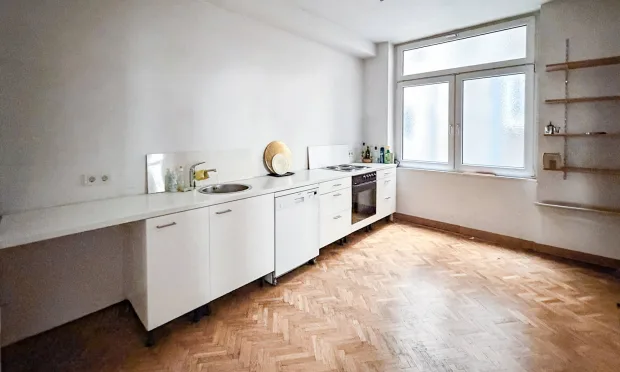 Arbeiten mit Stil – Großzügiges Altbaubüro in gefragter Citylage