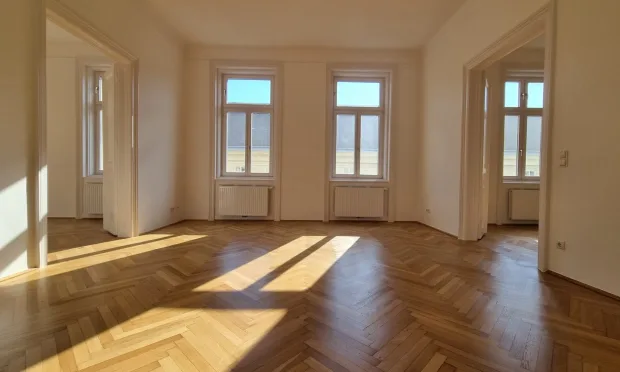 Classic period apartment with 5 rooms near the Theresianum
