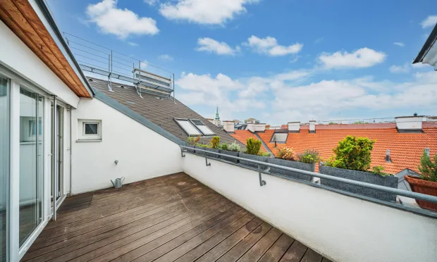 Prime location near Kutschkermarkt